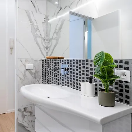 Apartment Renting - Bavastro - Luxurious Loft - 2 Bedroom - Ac - Balcony - Trendy Neighborhood Nice